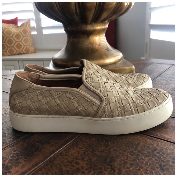 FRYE SLIP ONS SIZE 7.5 - Picture 3 of 13